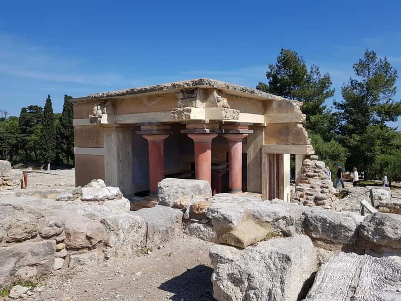 Knossos Palace and Pottery experience. Excursion Safari - Your Guide Makes or Breaks the Day