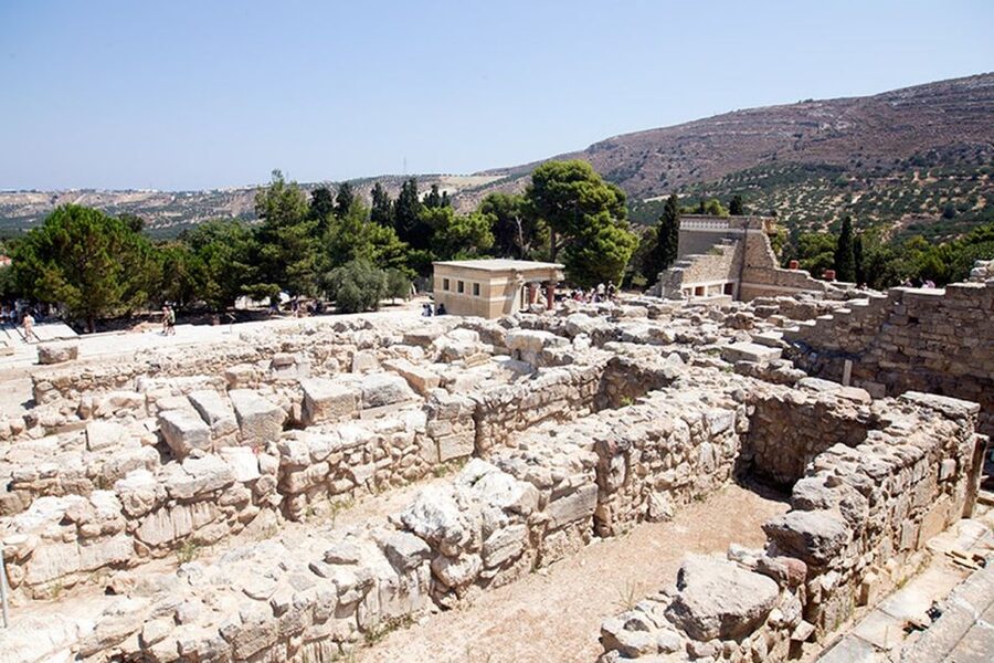 Knossos Palace guided tour - Heraklion City tour + market - What language support looks like
