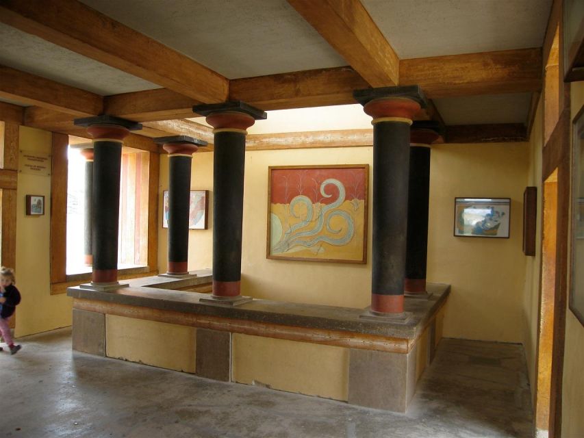 Knossos Palace & Heraklion Full-Day Tour from Chania Area - Heraklion Archaeological Museum: museum time with a “so what” explanation