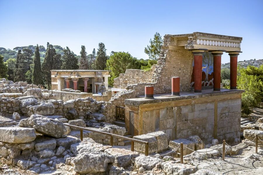 Knossos Palace Skip-the-Line Ticket & Private Guided Tour - Why Knossos is confusing without a guide