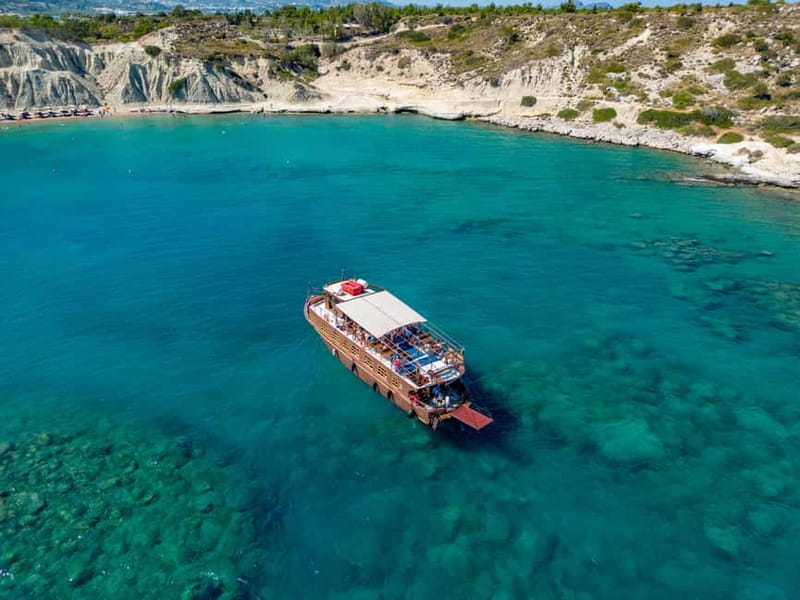 Kolympia : Transfer & Cruise to Lindos with 3 Swimming Stops - On-board comfort: shade, toilets, floats, and a bar that works