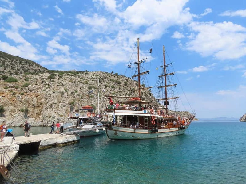 Kos: 3-Island Cruise with Lunch and Hotel Transfer - On board comfort, bar setup, and when lunch actually happens