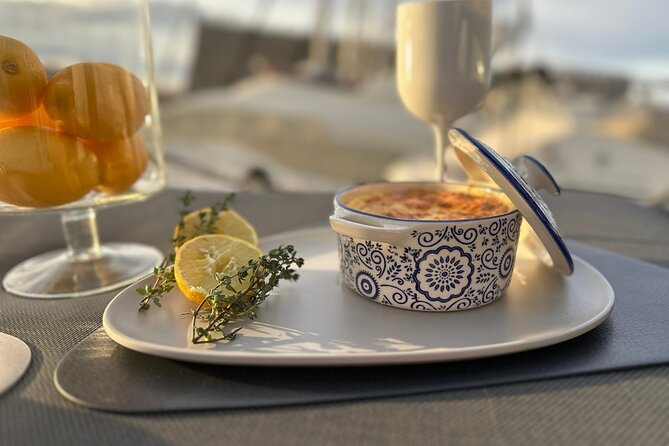 Luxury Catamaran Cruise, Dia Island –Open Bar & Lunch -Top Rated! - Open bar that actually works for a half-day cruise