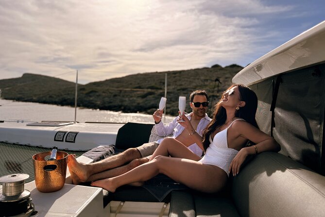 Luxury Catamaran Cruise, Dia Island –Open Bar & Lunch -Top Rated! - The onboard food plan: brunch, salads, lunch, and dessert