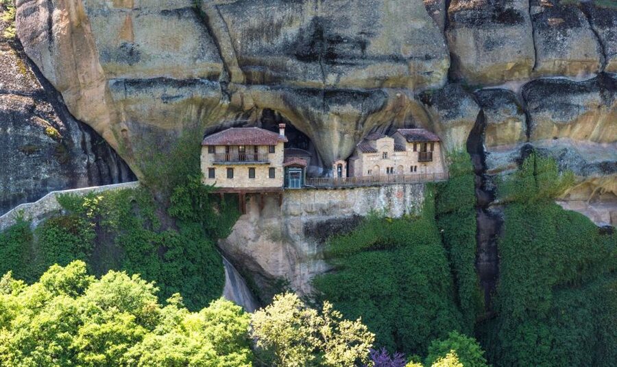 Meteora: Hiking Tour with Local Guide and Monastery Visit - The 15 minute St. Nicholas Anapavsa Stop: Getting Oriented Fast