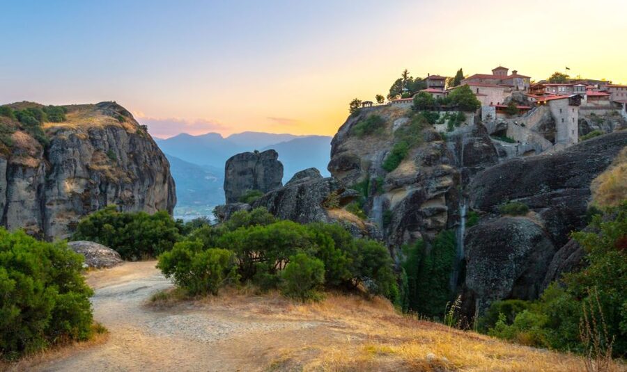 Meteora: Hiking Tour with Local Guide and Monastery Visit - The next hiking segment: building toward the major monastery