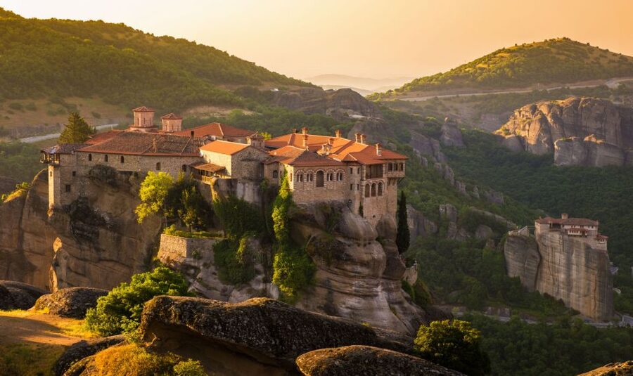 Meteora: Monasteries Tour, Lunch, and Athens Transfer Option - The Kalambaka lunch stop: a real meal before the cliffs