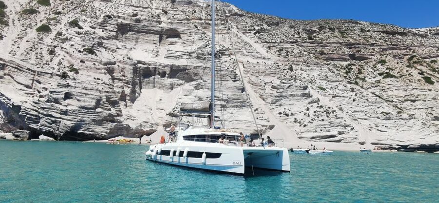 Milos: Full-Day Catamaran Cruise with Food and Open Bar - Onboard Food and Open Bar Value: Greek Cooking Plus Beer and Wine