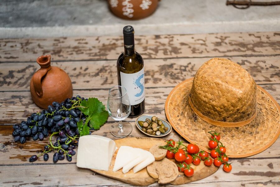 Milos Island: Kostantakis Winery Wine Tasting Experience - The 40-minute winery tour: family history and traditional methods