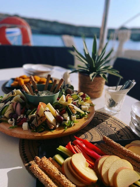 Milos: Kleftiko Sunset Catamaran Cruise with Meal & Drinks - Boarding at Adamantas Port: how the day starts easy