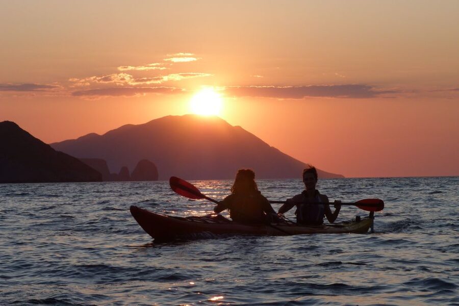 Milos: Sea Kayaking Trip at Sunset with Snack - What it feels like to steer a double kayak with a rudder