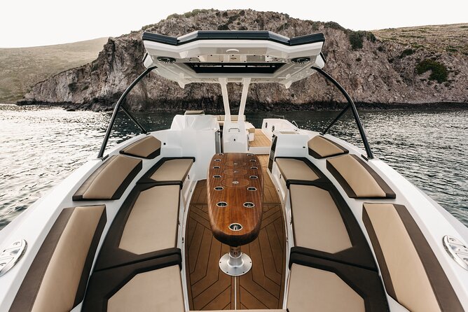 ❖ Milos: Small Group Yacht Tour—Kleftiko Sarakiniko Poliegos - Weather rules: why the captain’s flexibility is part of the value