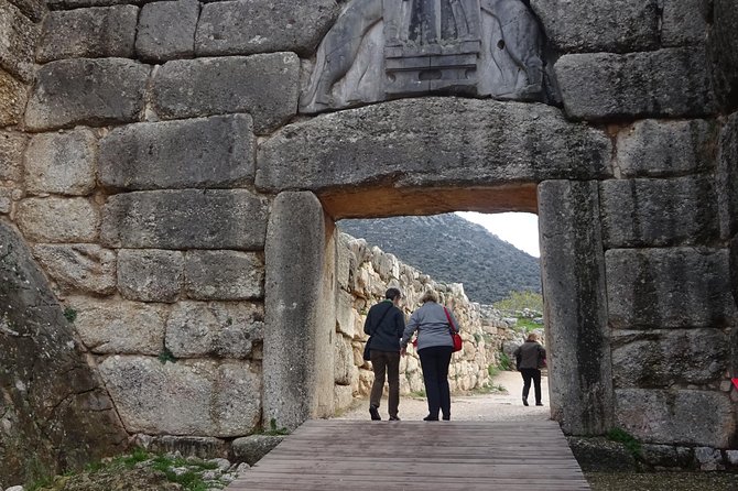 Mycenae and Nafplion Day Trip from Athens with Official guide - Stop 1, Treasury of Atreus and the tomb of Agamemnon: short, but dramatic