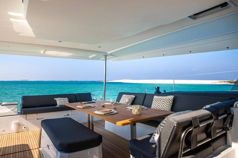 Mykonos: Catamaran Cruise with 3-Course Meal and Transfers - Getting to Rhenia, or Mykonos’s Southern Coast: What the Boat Ride Actually Gives You
