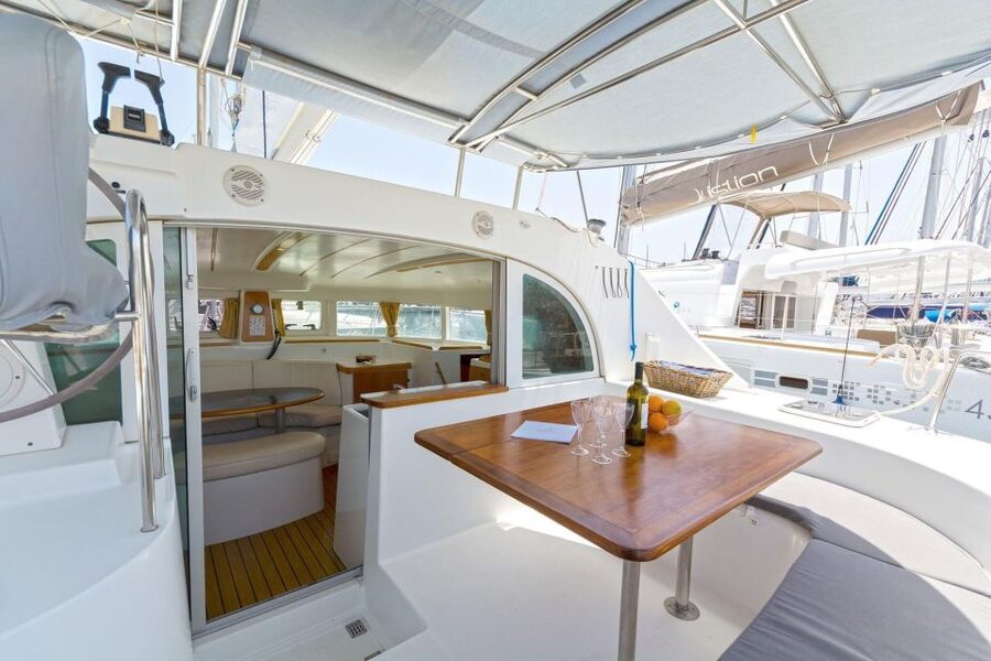 Mykonos: Catamaran Cruise With Meal and Drinks - Shared group vs private cruise: choosing the mood you want