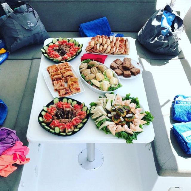 Mykonos: Full-Day Catamaran Cruise with Fresh Lunch - Sailing the Famous Side of Mykonos: Agios Ioannis to Super Paradise