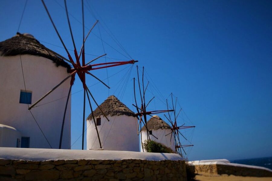 Mykonos: Full-Day Sightseeing Tour with Lunch - A day split between the working island and the Hora maze