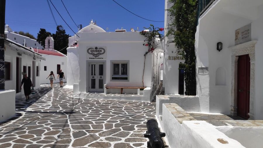 Mykonos: Highlights Walking Tour with a Local - Manto Mavrogenous Square: the view that frames the town