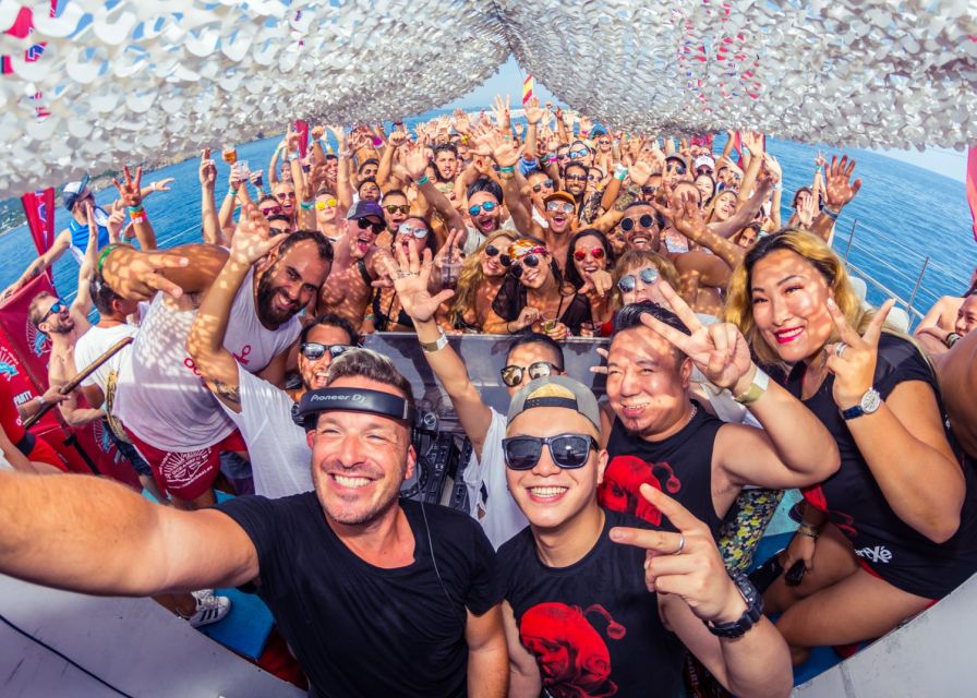 Mykonos: Rhenia & Little Venice Cruise with Snacks & Drinks - Live DJ and the Party Crowd, Not a Quiet Boat