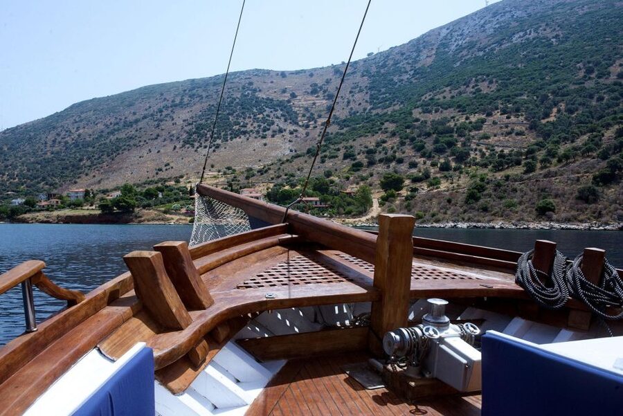 Mykonos: South Beaches Cruise - Entering the south coast by wooden caique