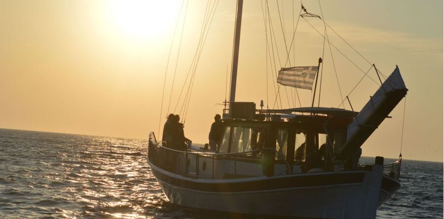 Mykonos: Sunset Boat Trip with Snacks and Drinks - Getting from your hotel to the boat, and what can go wrong
