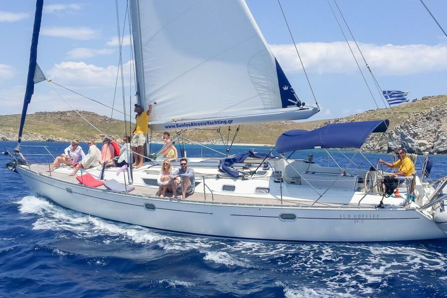 Mykonos: Yacht Cruise to Rhenia and Guided Tour of Delos - Lunch on the Yacht: Greek Flavors, Drinks Included, No Rush Attitude