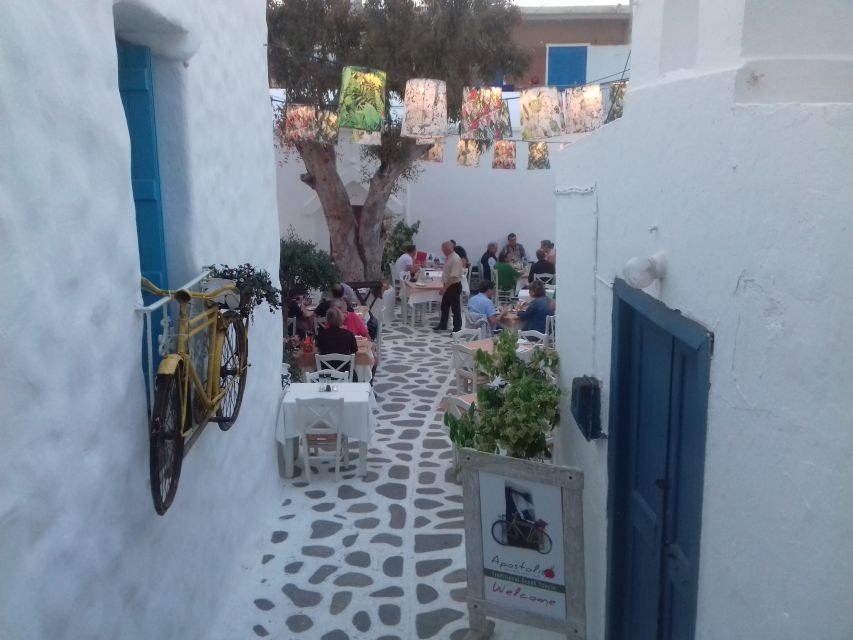 Naxos Castle Walking Tour and Sunset at the Portara - Naxos Town streets: what to notice before you enter the castle