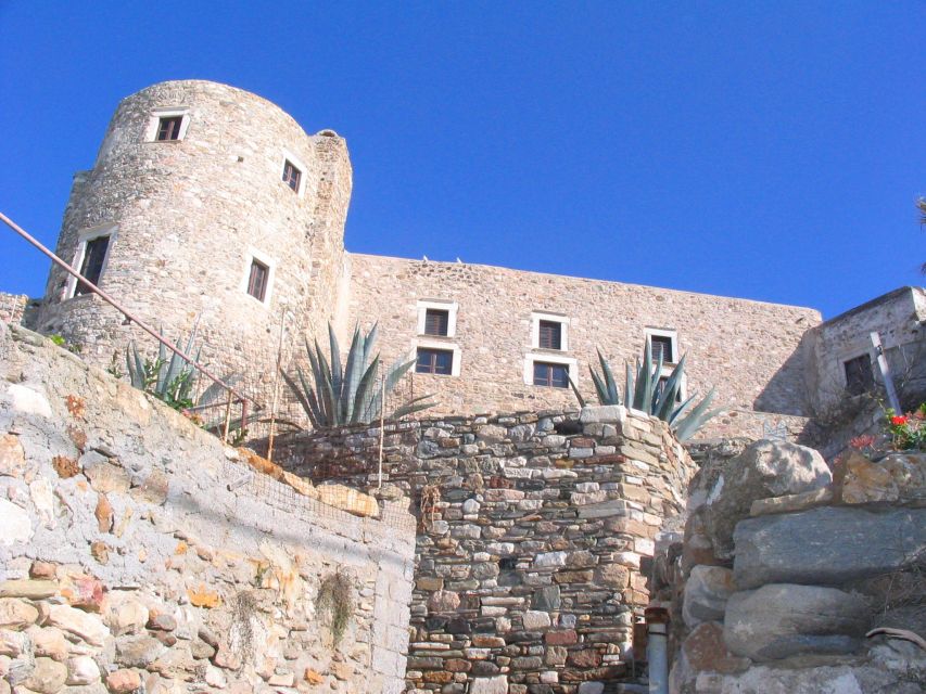 Naxos Castle Walking Tour and Sunset at the Portara - Venetian Castle of Naxos: the charm is that people still live here
