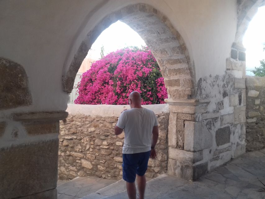 Naxos Castle Walking Tour and Sunset at the Portara - Old Market maze: where the tour slows down into real town atmosphere