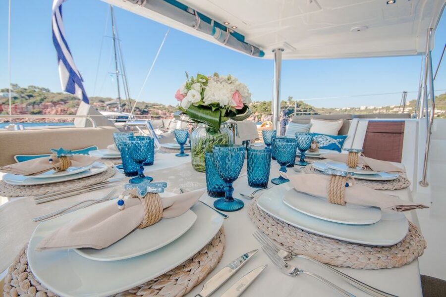 Naxos: Catamaran Cruise with Lunch & Drinks - The crew and service that make a big difference