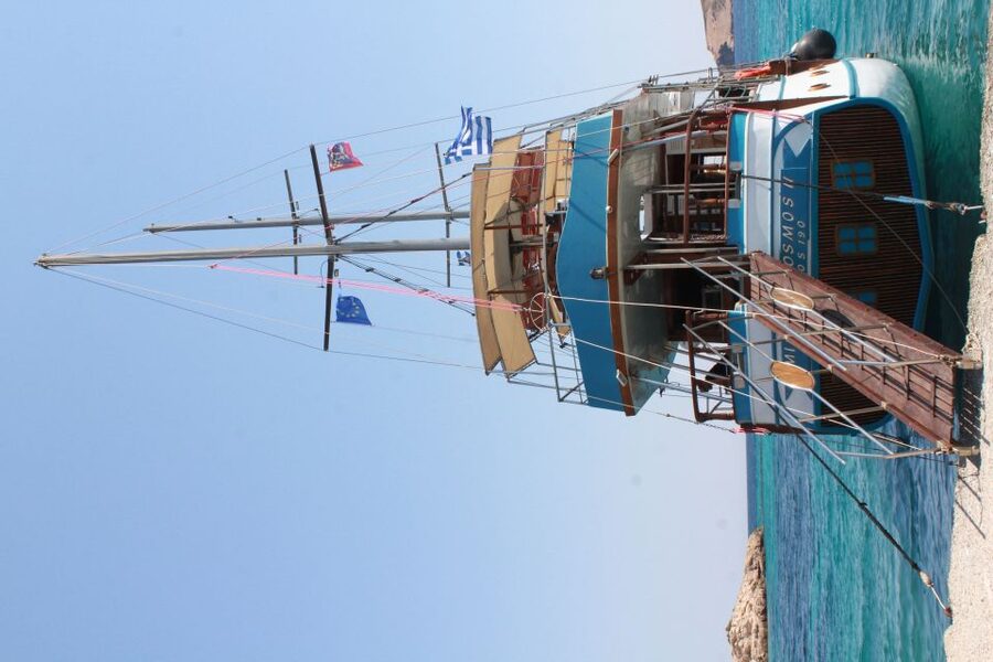 Naxos: Cruise to Rina Cave & Ano Koufonissi with BBQ Lunch - From Agia Anna Port to the MIKROS KOSMOS Boat
