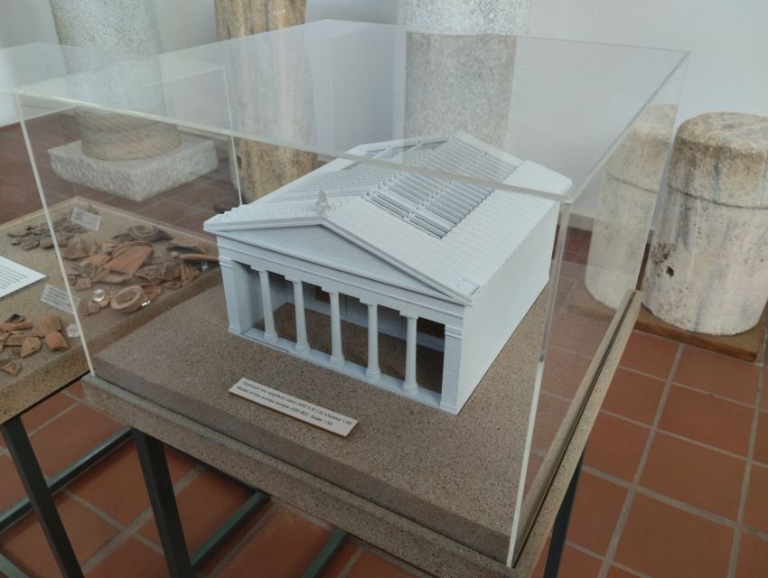 Naxos: Highlights Bus Tour with Free Time for Lunch and Swim - Apollonas Bay swim, changing booths, and the Kouros photo payoff