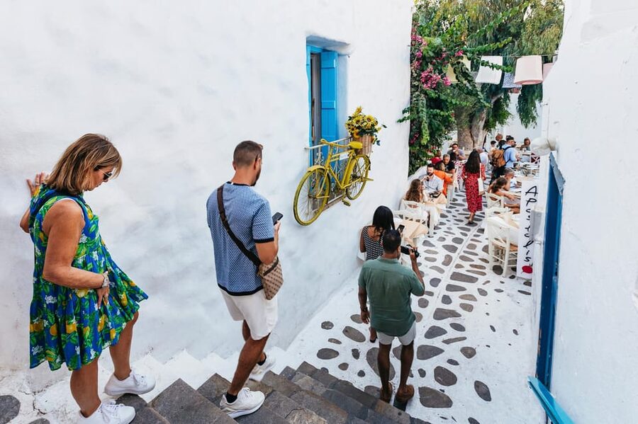 Naxos: Naxos Town Food Tour with Tastings and Wine - Market time and traditional bites: what you will actually taste
