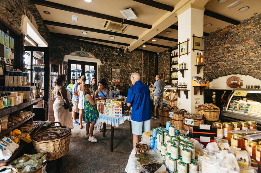 Naxos: Naxos Town Food Tour with Tastings and Wine - The guide makes it work: real names, real town stories