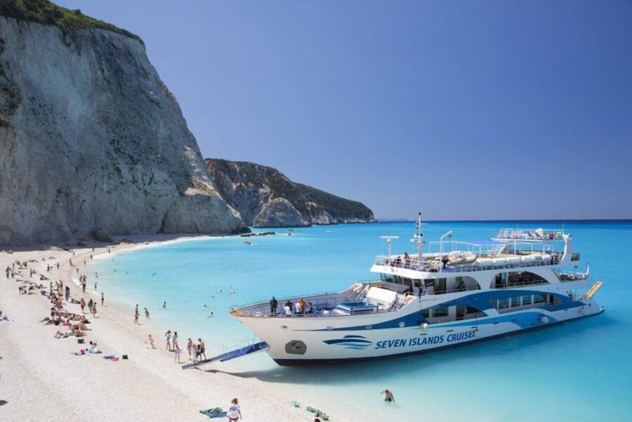 Nidri daily cruise in the Ionian with Makedonia Palace - Fiskardo on Kefalonia: lunch break that actually feels like a village day
