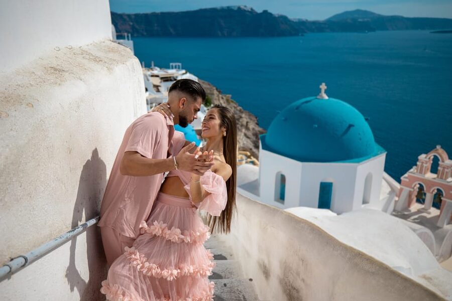 Oia: Couple photoshoot with 30 edited Photos - The Oia walk plan: stairs, short moves, and why it helps your photos