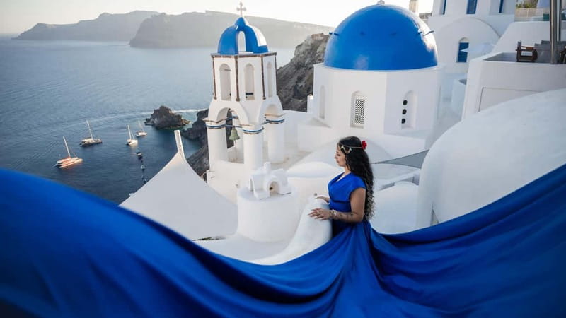 Oía: Santorini Professional Photoshoot with Edited Photos - A Local Photographer Who Handles the Hard Part