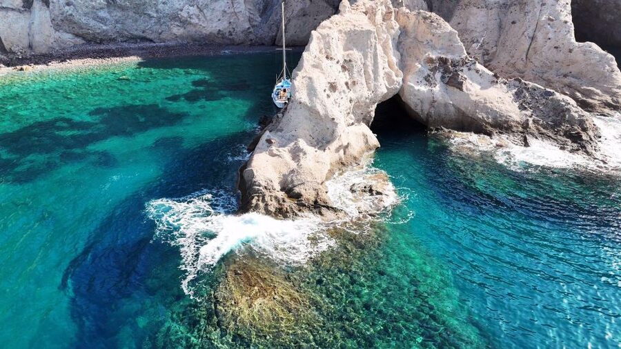 Paros Antiparos: Full-Day Boat Tour with Lunch & Drinks - Who should book this, and who should reconsider