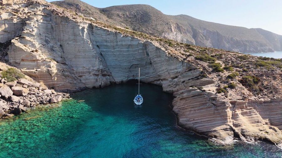 Paros Antiparos: Full-Day Boat Tour with Lunch & Drinks - Panteronissia (Blue Lagoon): the morning swim that sets the tone