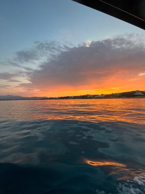 Paros: Sunset Boat Tour to Antiparos with Wine - Private-group size and the guide experience