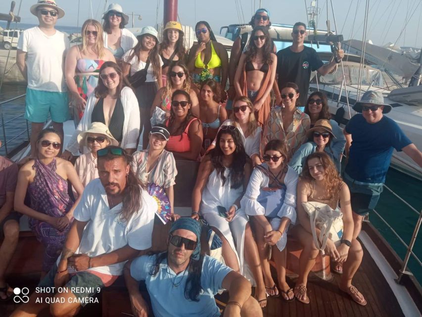 Paros: Traditional Gulet Shared or Private Island Cruise - Food, free drinks, and the real vibe at meal time
