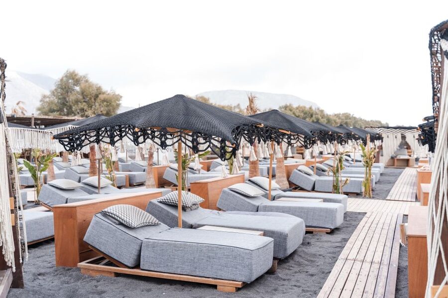 Perivolos Beach: Sun-Bed Experience FortyOne Bar Restaurant - Key points to know before you book FortyOne at Perivolos