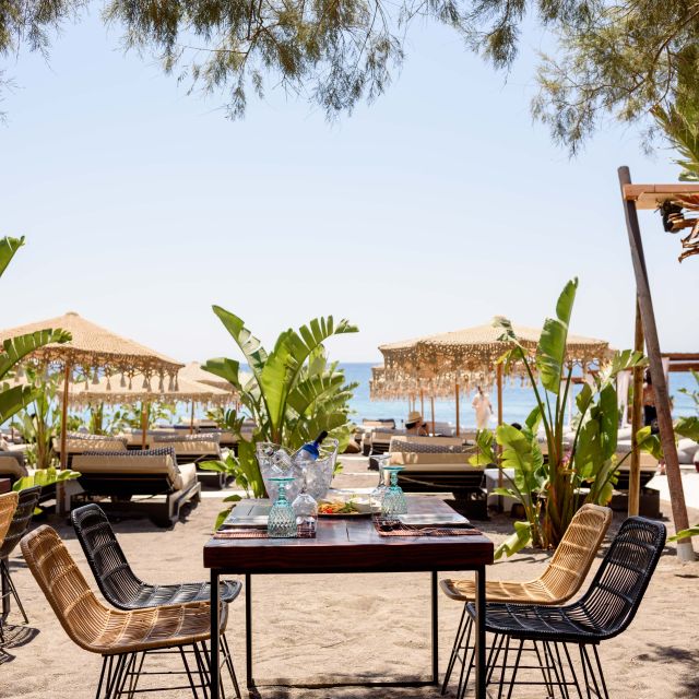 Perivolos Beach: Sun-Bed Experience FortyOne Bar Restaurant - Food and drinks: what’s included vs what’s optional
