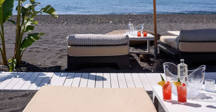 Perivolos Beach: Sun-Bed Experience FortyOne Bar Restaurant - What you’re actually buying: sunbeds vs cabanas
