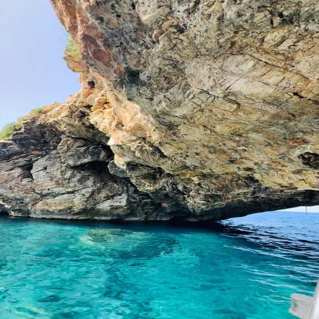 Pounta: A boat trip to the Pirate Cave - Despotiko Ruins, a Quick Adventure Beyond the Water