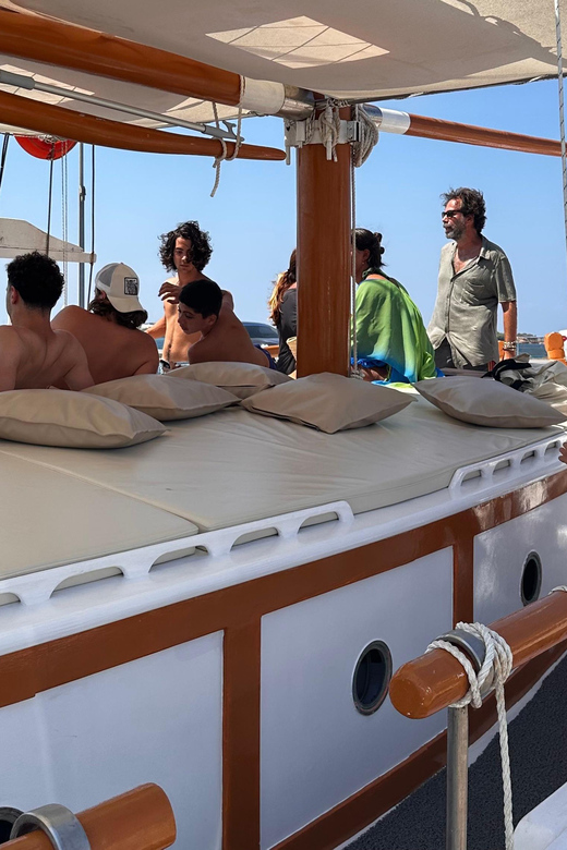 Pounta: Paros & Antiparos Cruise, Swimming & Seafood Lunch - Snorkeling kit and how to make it worth your effort