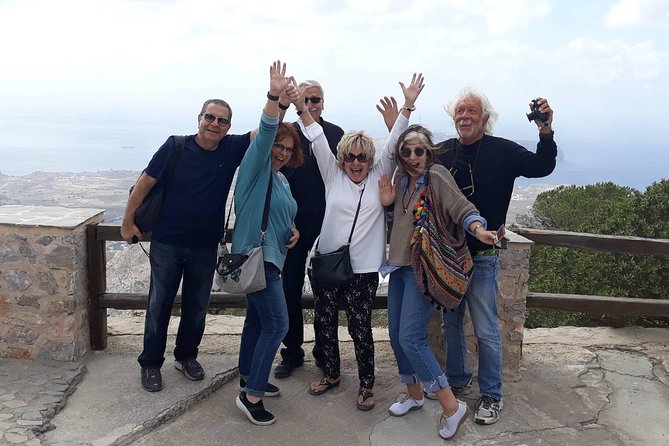 Private Classic Santorini Panorama: Visit the most popular destinations! - Stop 2: Megalochori’s traditional alleys and cave houses