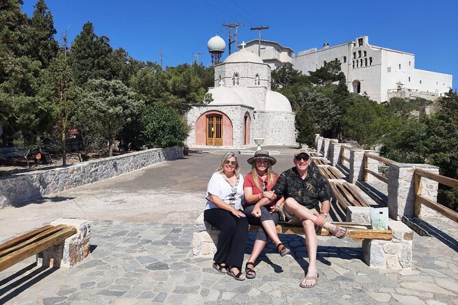 Private Classic Santorini Panorama: Visit the most popular destinations! - Stop 3: Lighthouse on the southwest cliffs for a different perspective