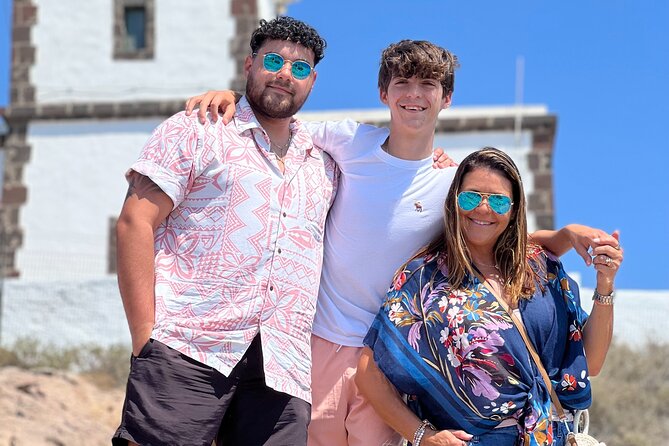 Private Customized Santorini Land Tour with a Local Driver - Beaches and viewpoints: how to get the best photos without losing time