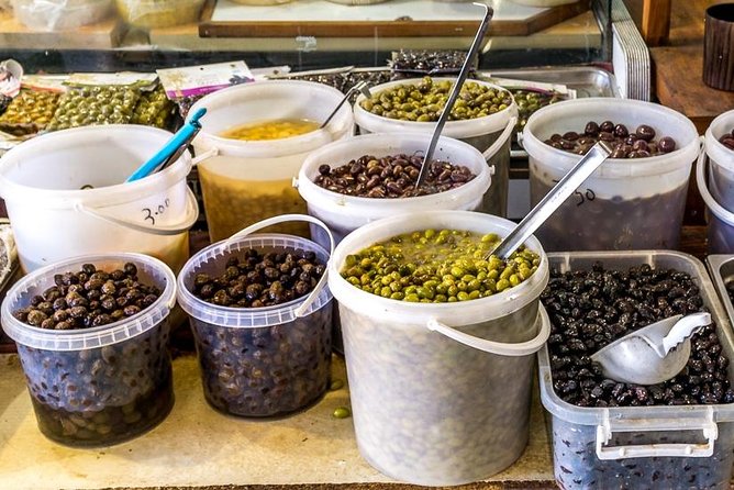 PRIVATE Walking Tour with Lunch and Wine Tasting by a Sommelier - Chania Old Town with a local host: Venetian harbor and hidden routes